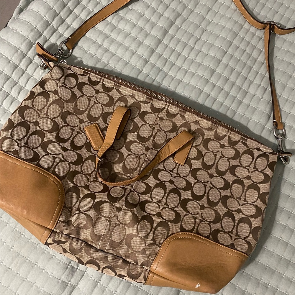 Vintage coach bag, if you have any questions please lmk!
